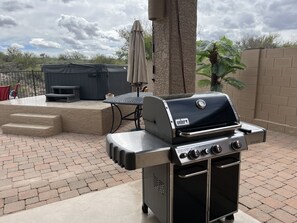Terrace/patio - Newly Listed Breathtaking Mountain View Vacation Home with Outdoor Pool (Oro Valley)