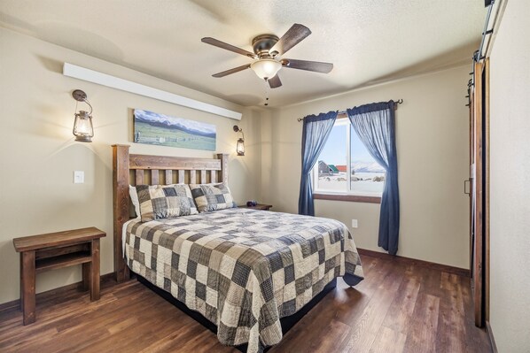 2 bedrooms, iron/ironing board, WiFi, bed sheets