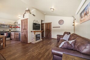 Smart TV, fireplace