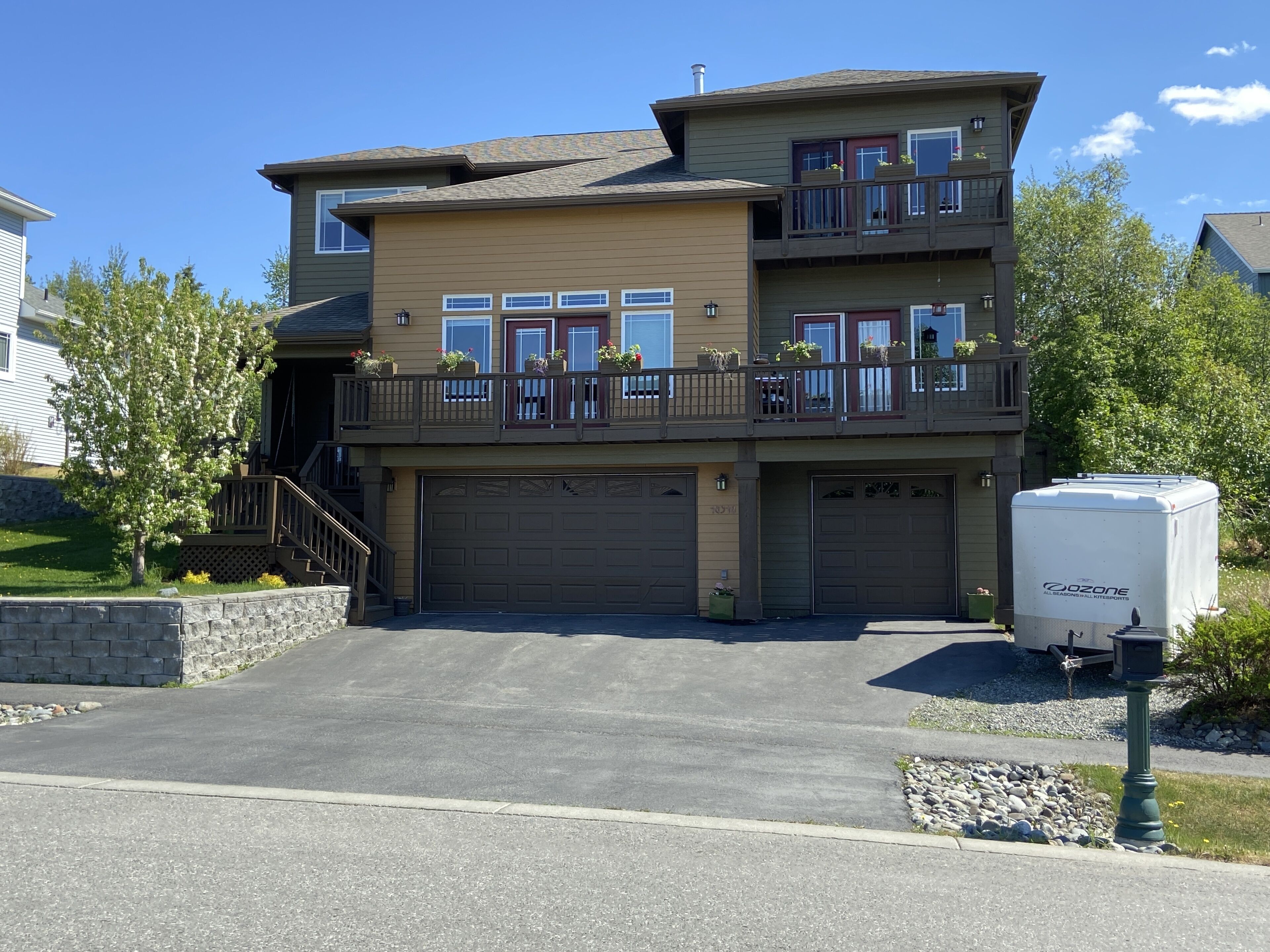 Beautiful 4BR home in upscale neighborhood on the Anchorage hillside with views!