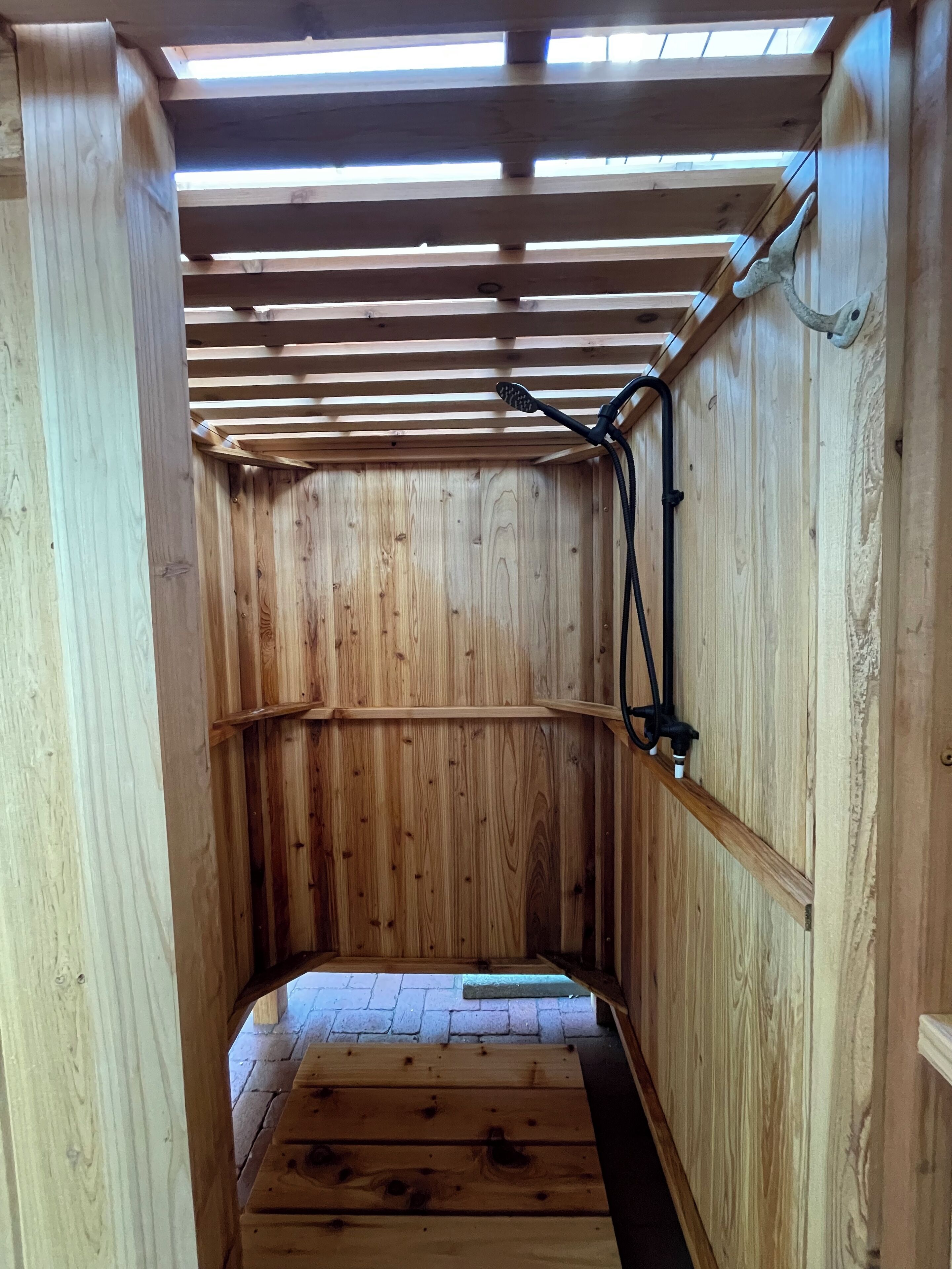 Combined shower/bathtub, hair dryer, towels, soap