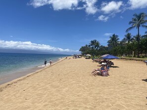 Beach nearby, sun loungers, beach towels