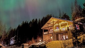 A lodge with a covered outdoor area, surrounded by trees and a snowy landscape. - Hallan paroni b paritalo by Interhome (Hyrynsalmi)
