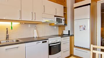 Fridge, microwave, dishwasher, cookware/dishes/utensils