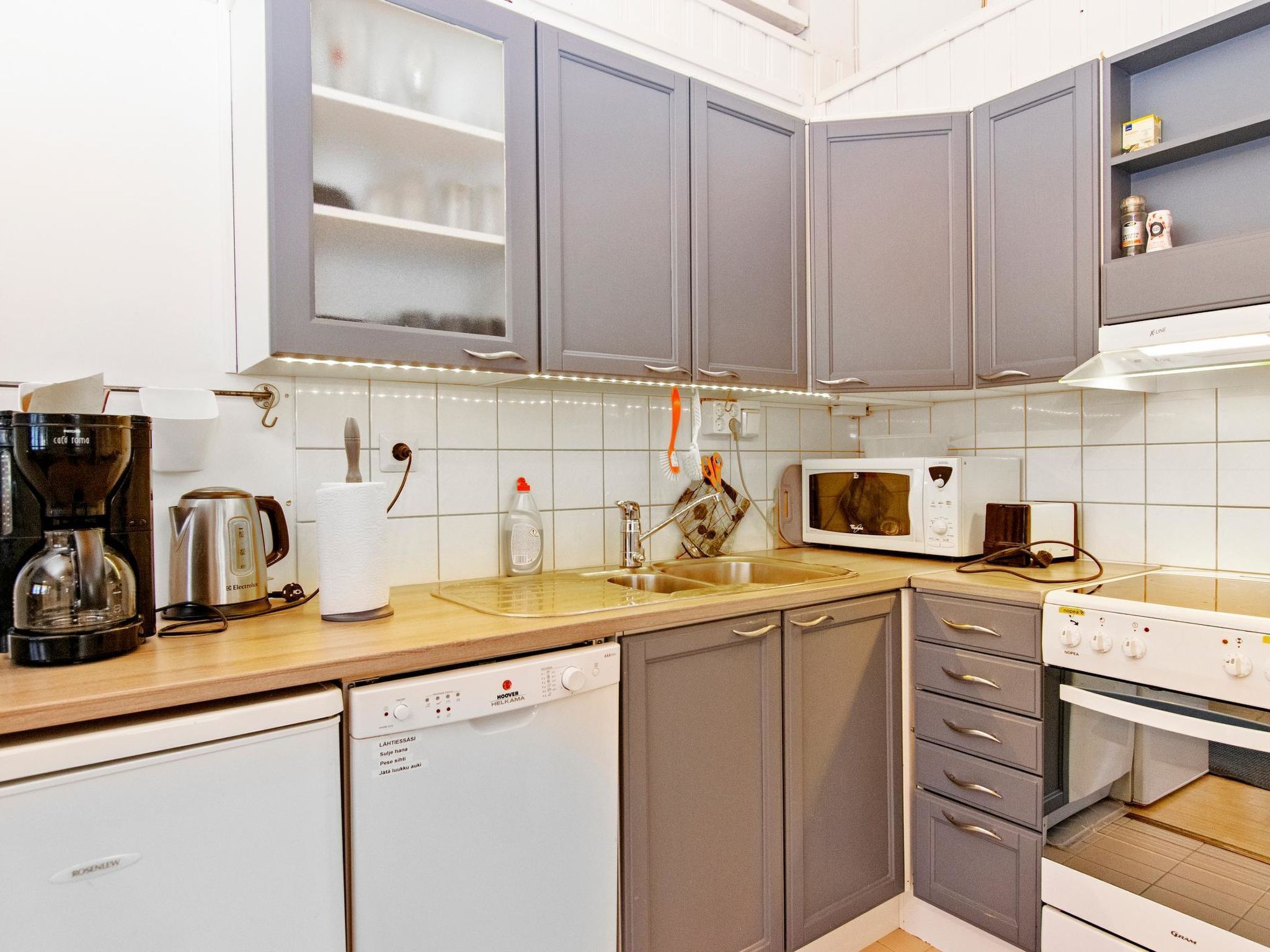 Fridge, microwave, dishwasher, cookware/dishes/utensils