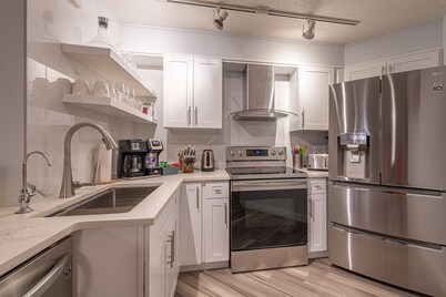 One Bedroom Suite with BBQ & huge Patio