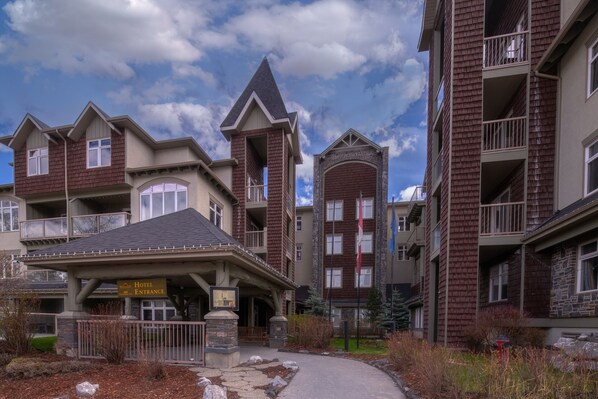 Exterior - One Bedroom Suite with BBQ & huge Patio (Canmore)