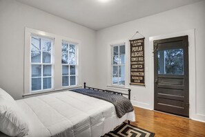 2 bedrooms, iron/ironing board, free WiFi, bed sheets