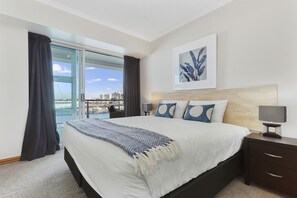 Individually decorated, individually furnished, iron/ironing board - Pillo's Princess Wharf 20 (Auckland)