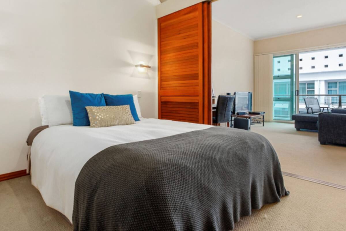 1 Bedroom Street View