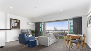 1 Bedroom Harbourside View Deluxe | Living area - Pillo's Princess Wharf 20 (Auckland)