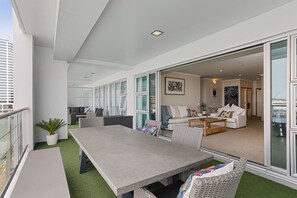 2 Bedroom Harbourside View | Terrace/patio - Pillo's Princess Wharf 20 (Auckland)