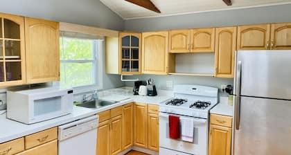 Ultimate Family Beach Retreat - Walk to Beach & Bay - Large & Spacious