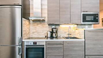 Réfrigérateur, micro-ondes, lave-vaisselle