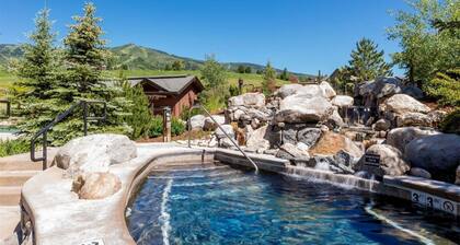 Wildhorse Gondola - Heated Pool, Hot Tubs, Game Room - Private Washer/Dryer