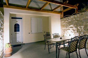Outdoor dining - Remarkable Jasmine Apartment in Panormo (Panormos)