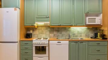 Fridge, microwave, dishwasher, cookware/dishes/utensils