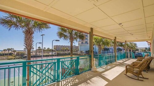 Updated ROOMY 3 bedroom Waterview w/Pool Sleeps 9 -Pool, Pier, Tennis/Pickleball