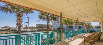 Updated ROOMY 3 bedroom Waterview w/Pool Sleeps 9 -Pool, Pier, Tennis/Pickleball