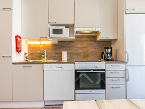 Réfrigérateur, micro-ondes, lave-vaisselle