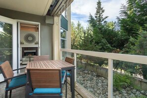 Outdoor dining - Forest-view condo w/ ski access & heated pool (Whistler)
