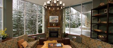 Fernseher, Kamin, Arbeitsbereiche