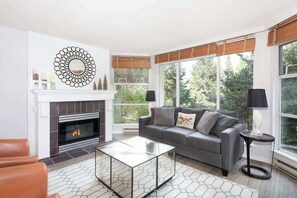 TV, fireplace, offices - Forest-view condo w/ ski access & heated pool (Whistler)