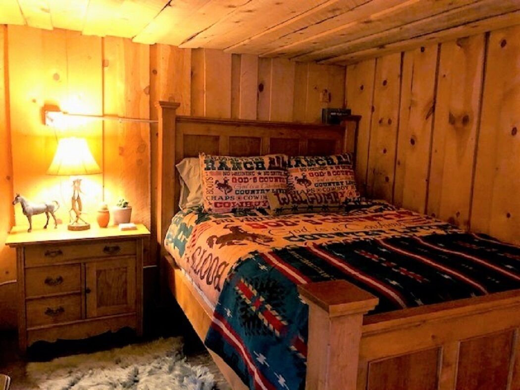 Cozy Queen in the Cowboy