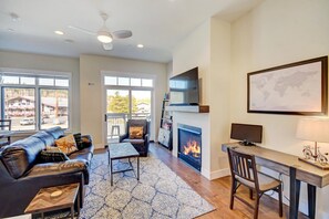 Smart-TV, Kamin, Videospiele, Hulu