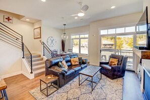 Smart-TV, Kamin, Videospiele, Hulu