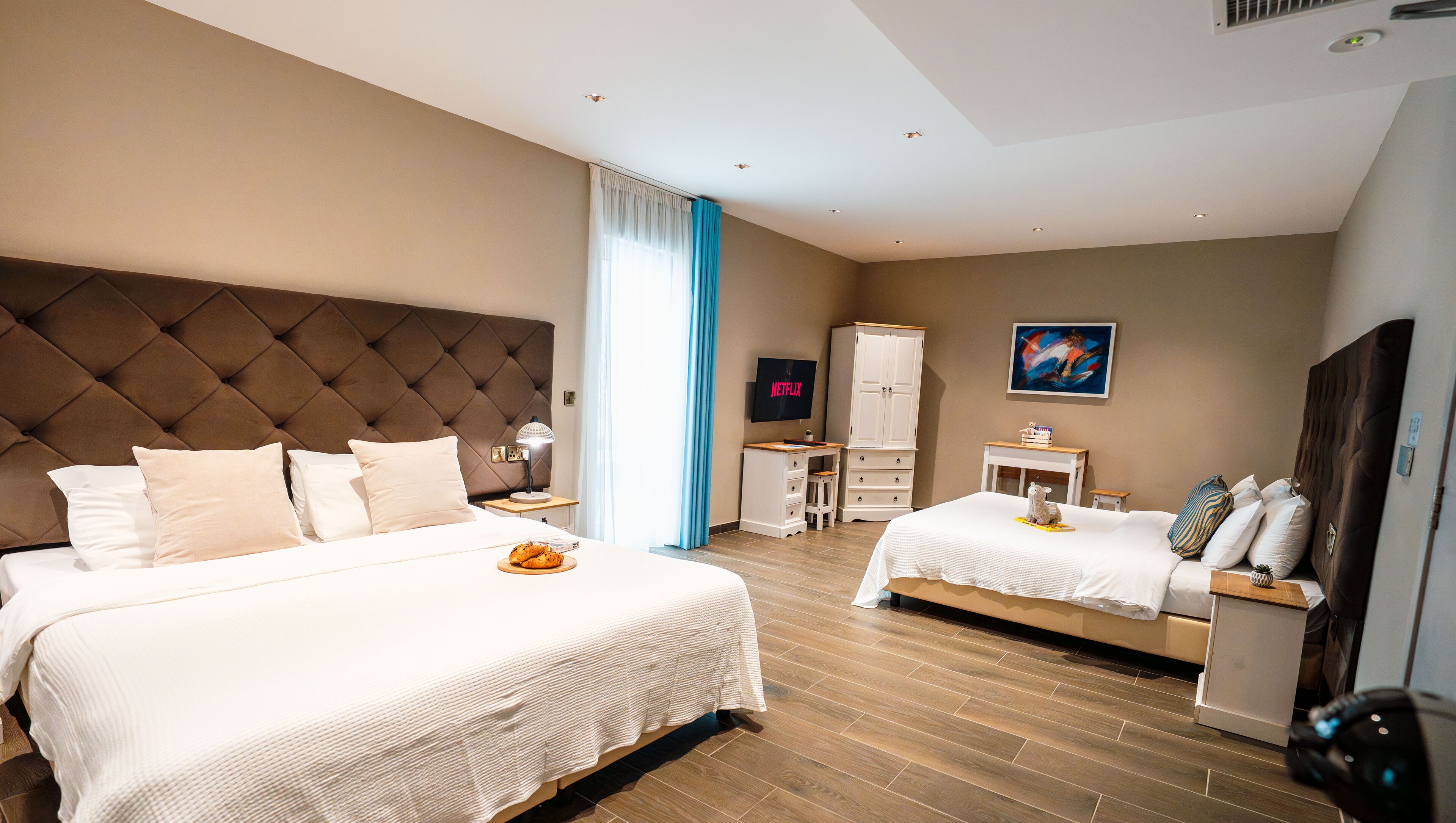 studio suite (family suite) | 1 bedroom, in-room safe, desk, laptop workspace