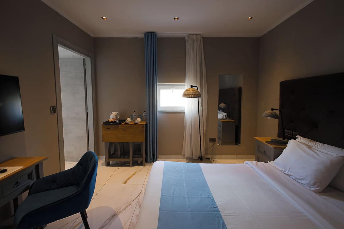 Chambre double (Standard King Room) | 1 chambre, coffre-fort, bureau