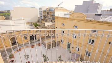Habitación doble (King Room with Balcony) | Balcón