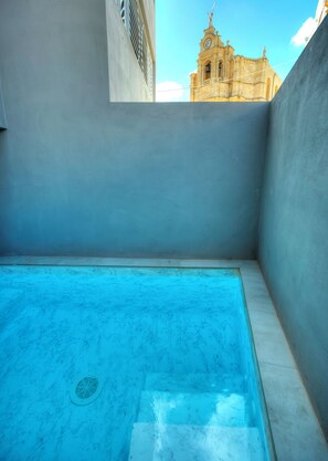 Private pool