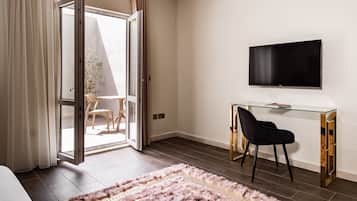 Suite (Family Suite with Plunge Pool) | 1 dormitorio, caja fuerte, escritorio