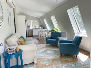 Smart TV - Walk to Beach! Modern Carriage House - Near Town - Deck, Fire Pit & Grassy Lawn (Madison)