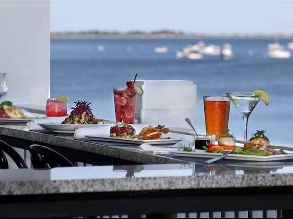 Outdoor dining - Walk to Beach! Modern Carriage House - Near Town - Deck, Fire Pit & Grassy Lawn (Madison)