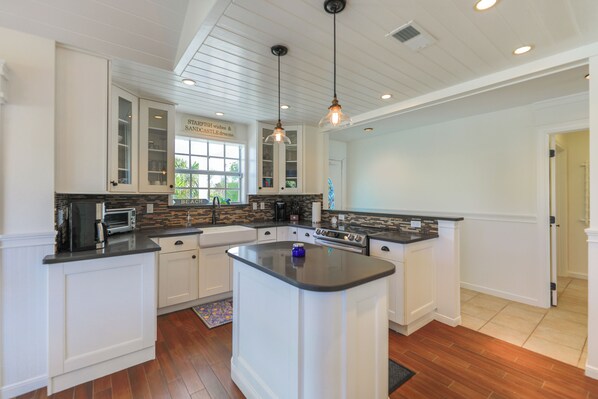 Fridge, oven, stovetop, dishwasher - Sandals unit A - Gorgeous Gulf Front Property! (Sanibel)