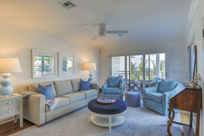 Living area - Sandals unit A - Gorgeous Gulf Front Property! (Sanibel)