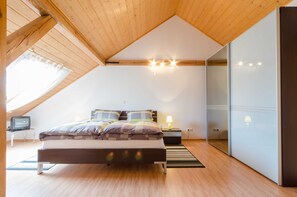 4 Schlafzimmer, Reisekinderbett, WLAN, Bettwäsche