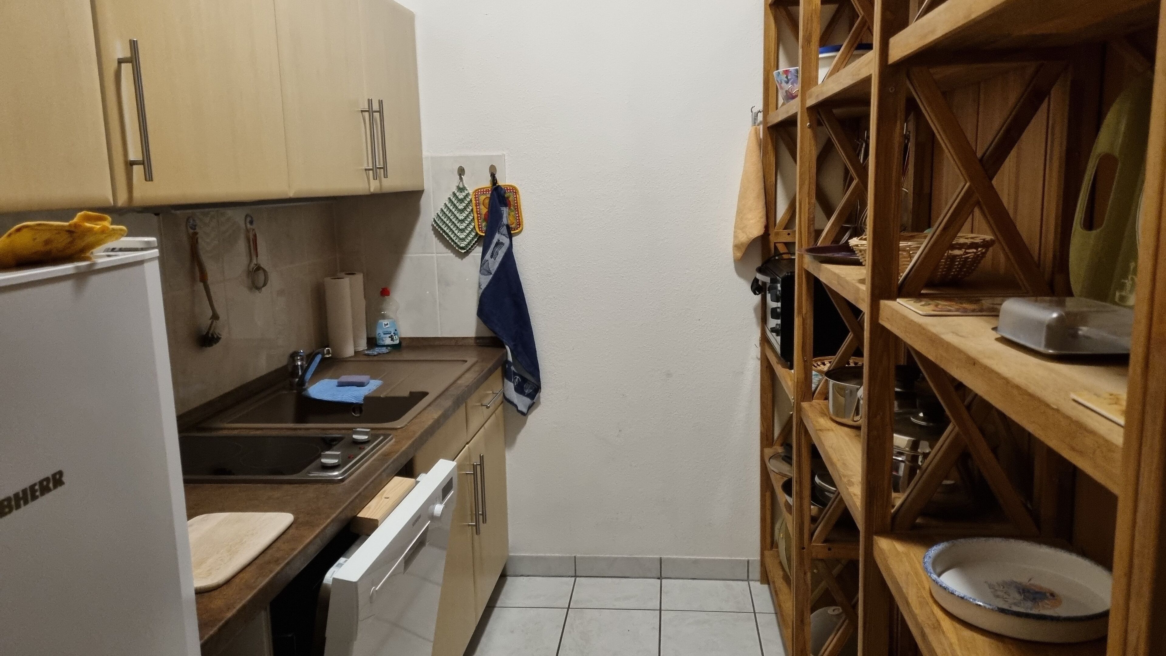 Fridge, microwave, dishwasher, coffee/tea maker