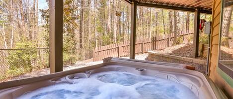 Outdoor spa tub