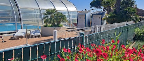 Piscine couverte, piscine extérieure