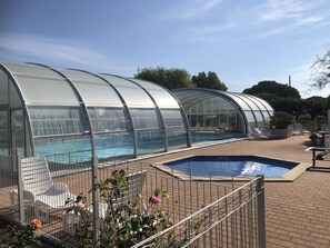 Piscine couverte, piscine extérieure
