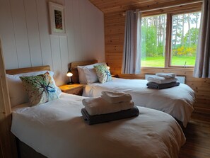 2 bedrooms, desk, iron/ironing board, travel cot