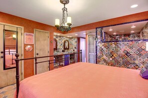 1 bedroom, free WiFi, bed sheets - MP117 | Salt, Sand, & Spanish Theme | Pool (Port Aransas)
