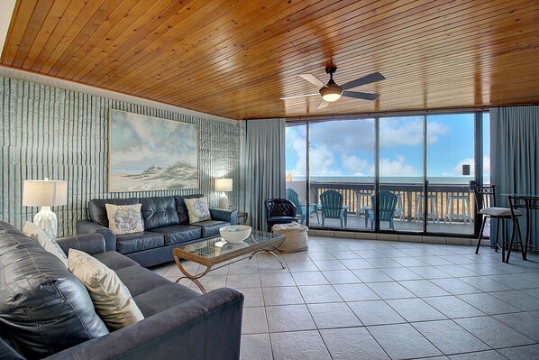 Fernseher, Tischtennisplatte