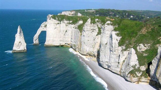 A coastal landscape with white cliffs and a sandy beach. - THE HORIZON (Fécamp)