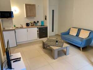 Télévision, table de tennis de table