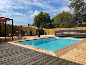 Inomhuspool och utomhuspool